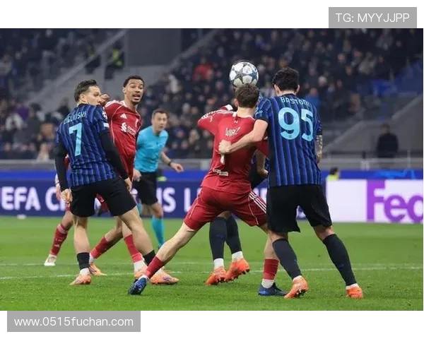 国米点球争议背后主裁视线受阻助理裁判果断判罚VAR介入确认结果